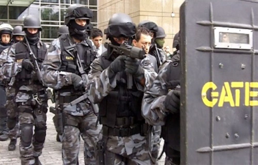 Ir para  <p>O F&oacute;rum de S&atilde;o Leopoldo, no Vale do Sinos, foi evacuado, na tarde desta quarta-feira, ap&oacute;s a Brigada Militar ter localizado um suposto artefato explosivo no interior do edif&iacute;cio. O objeto foi...